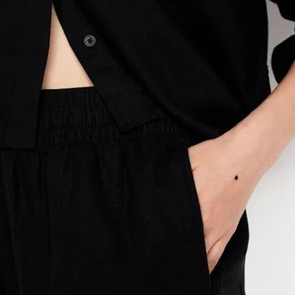 Old Navy Linen Shorts Size XL Black & Floral White And Black Sleeveless Top XL - Picture 2 of 5